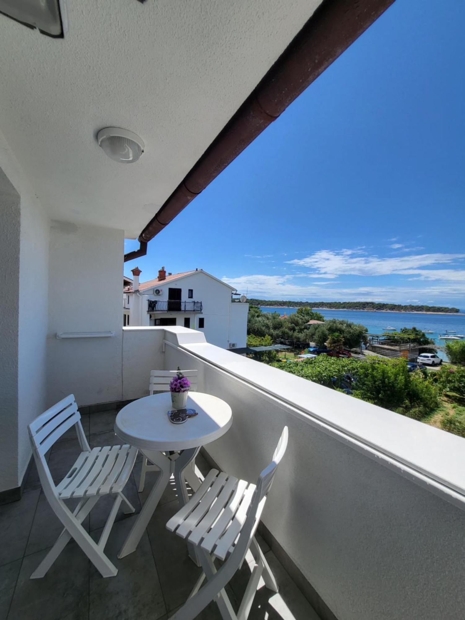Apartments & Rooms Fam Ribaric Banjol 外观 照片