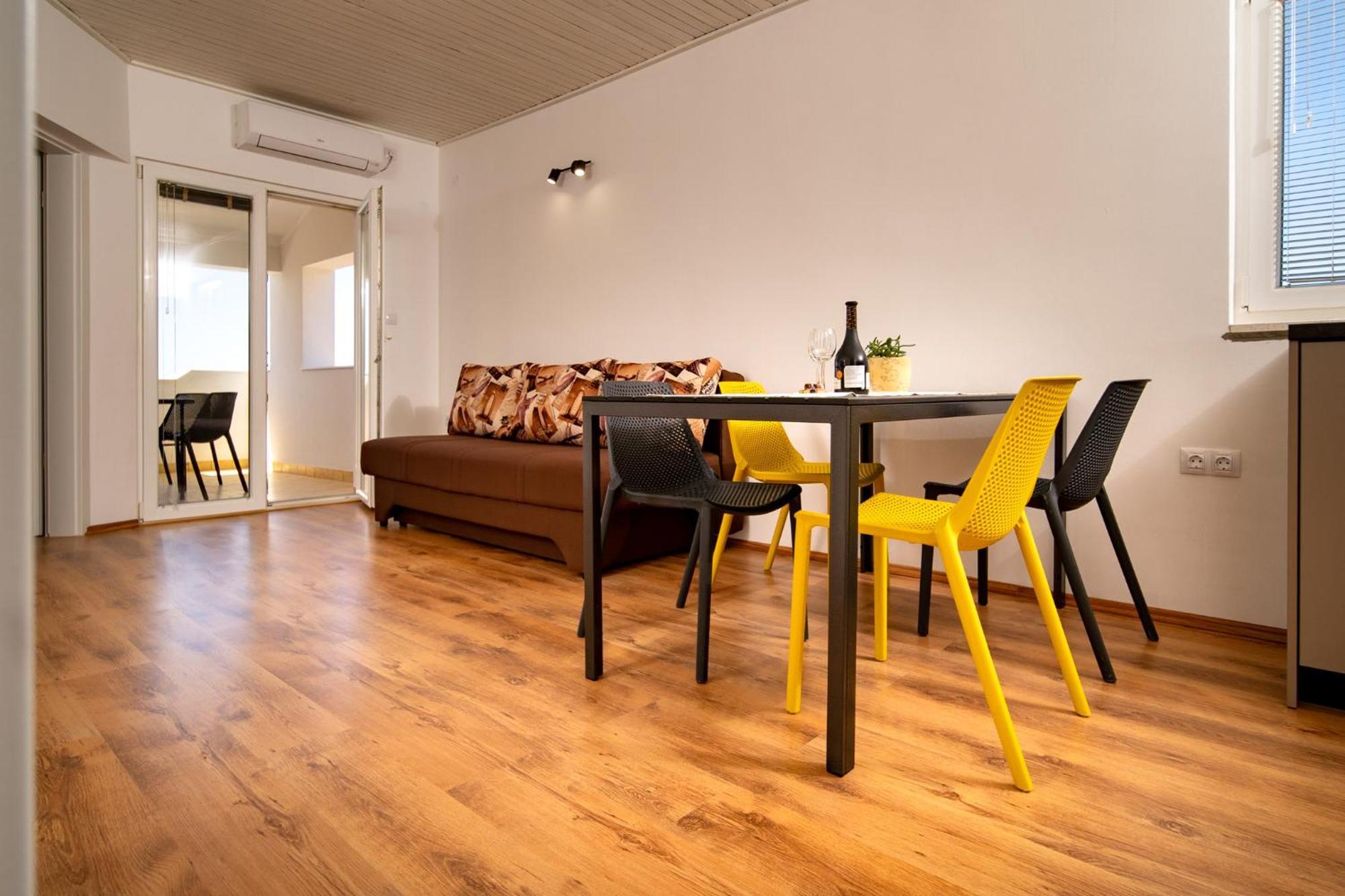 Apartments & Rooms Fam Ribaric Banjol 外观 照片