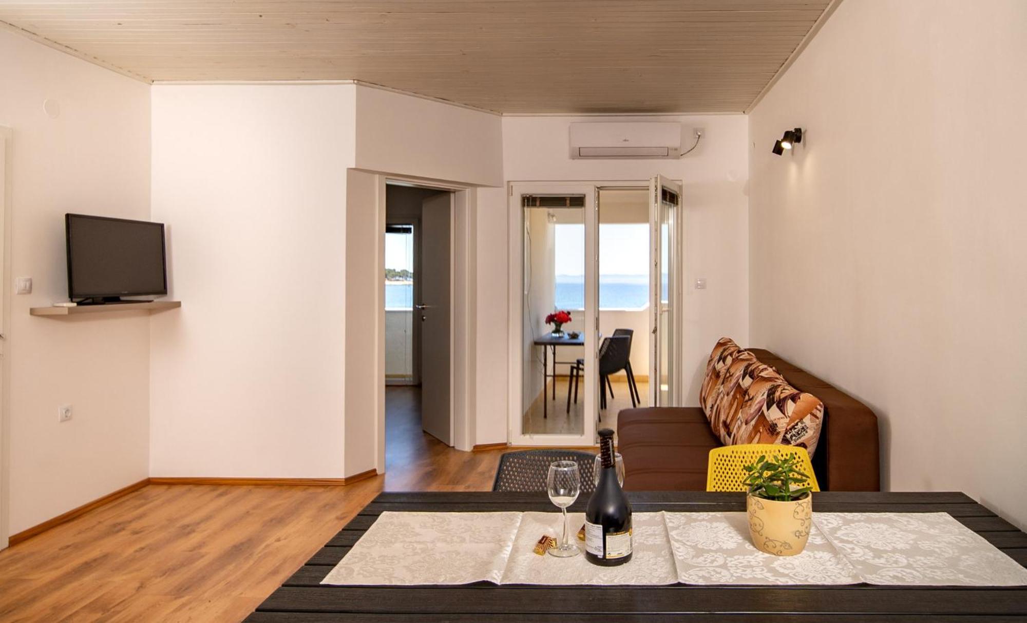 Apartments & Rooms Fam Ribaric Banjol 外观 照片