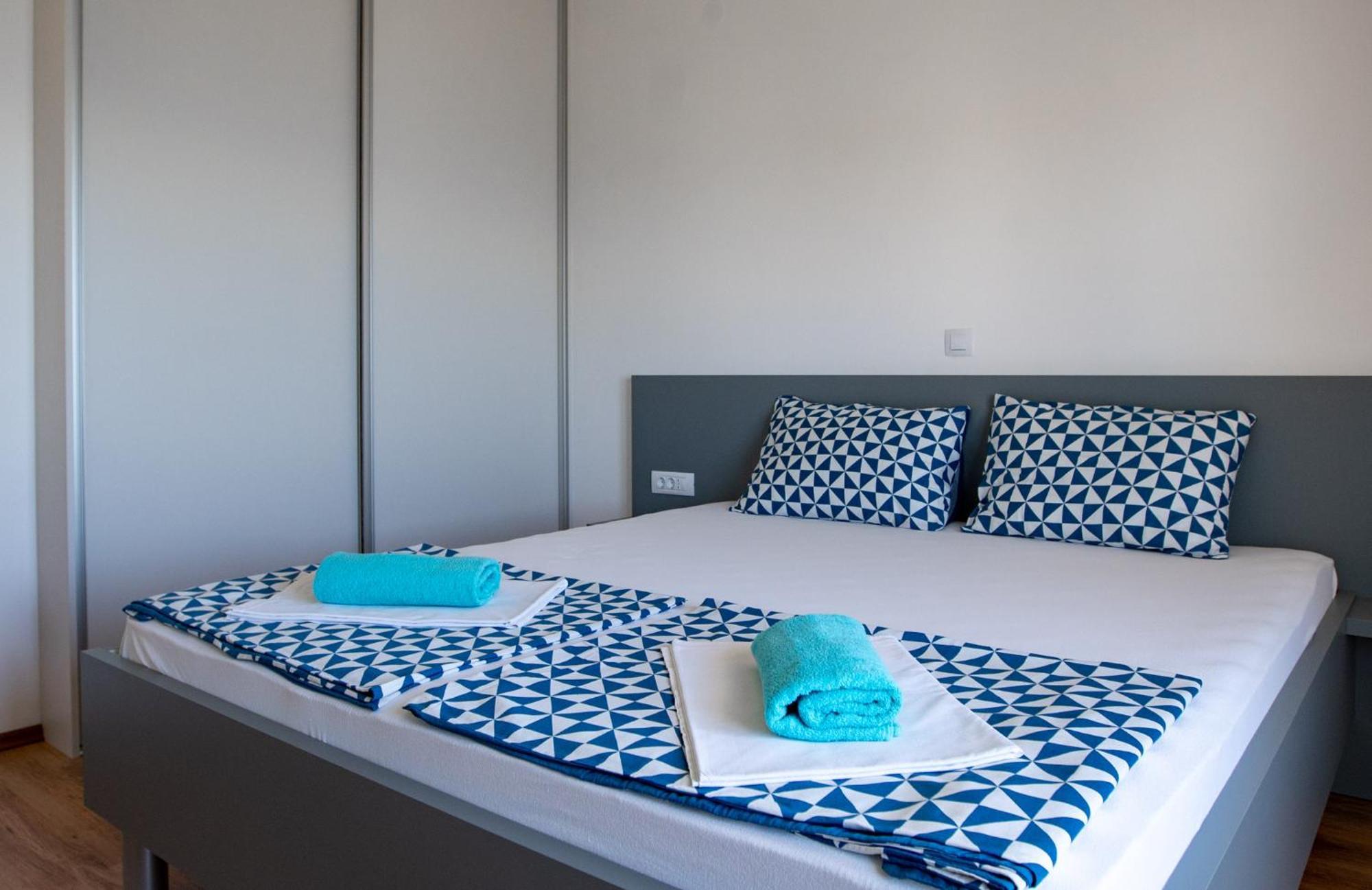 Apartments & Rooms Fam Ribaric Banjol 外观 照片