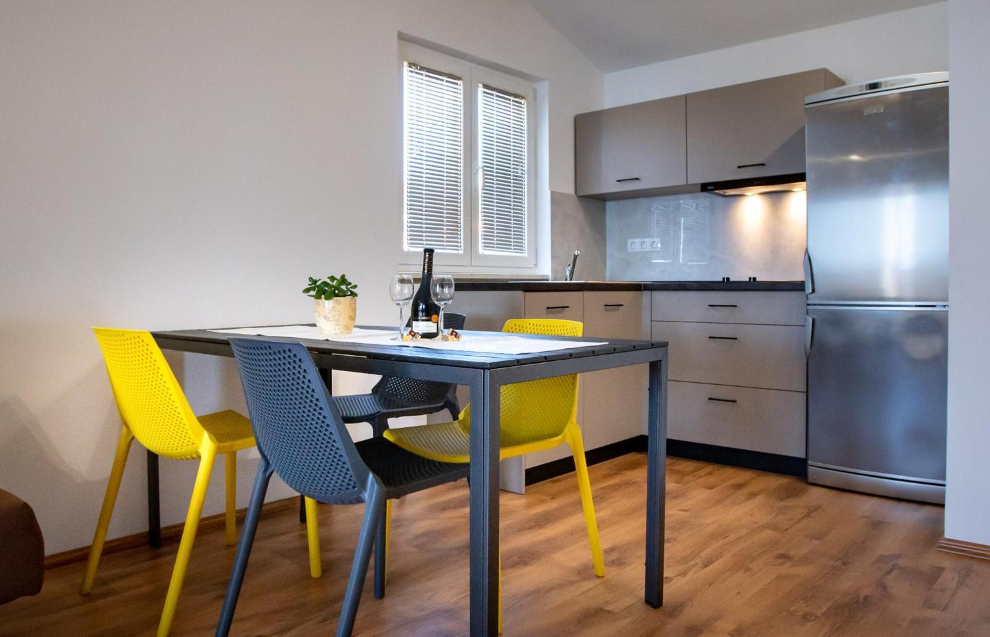 Apartments & Rooms Fam Ribaric Banjol 外观 照片