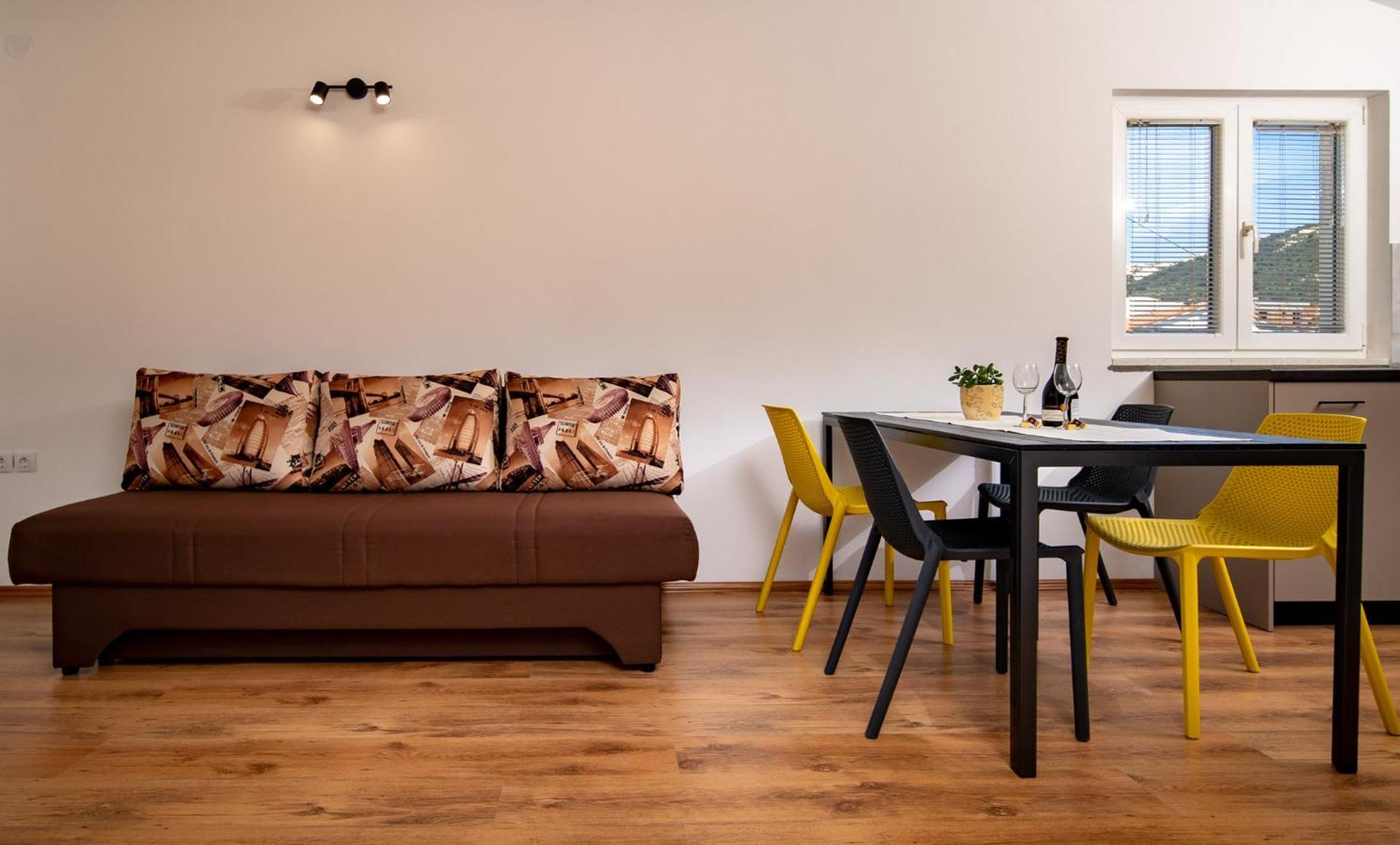 Apartments & Rooms Fam Ribaric Banjol 外观 照片