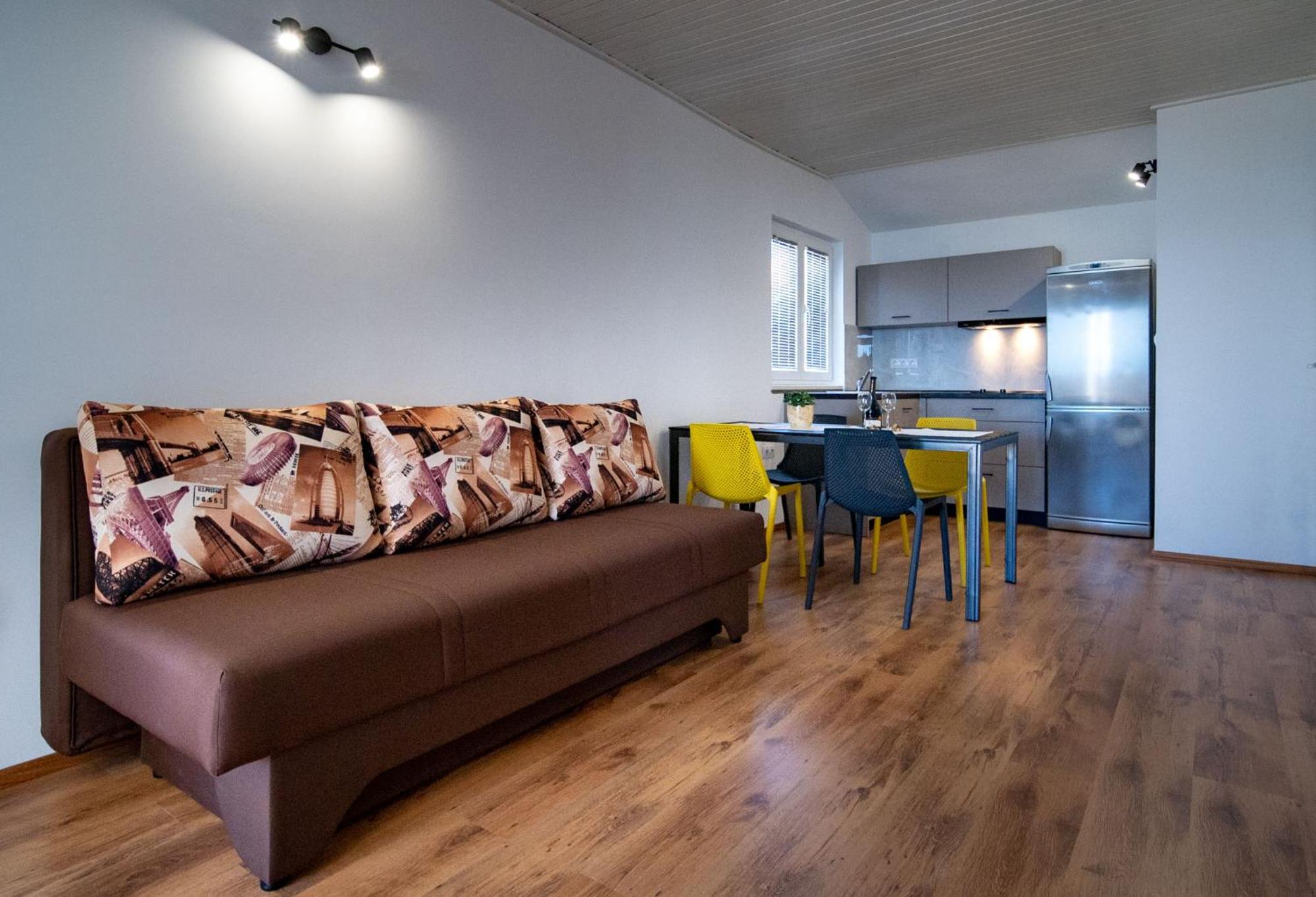 Apartments & Rooms Fam Ribaric Banjol 外观 照片