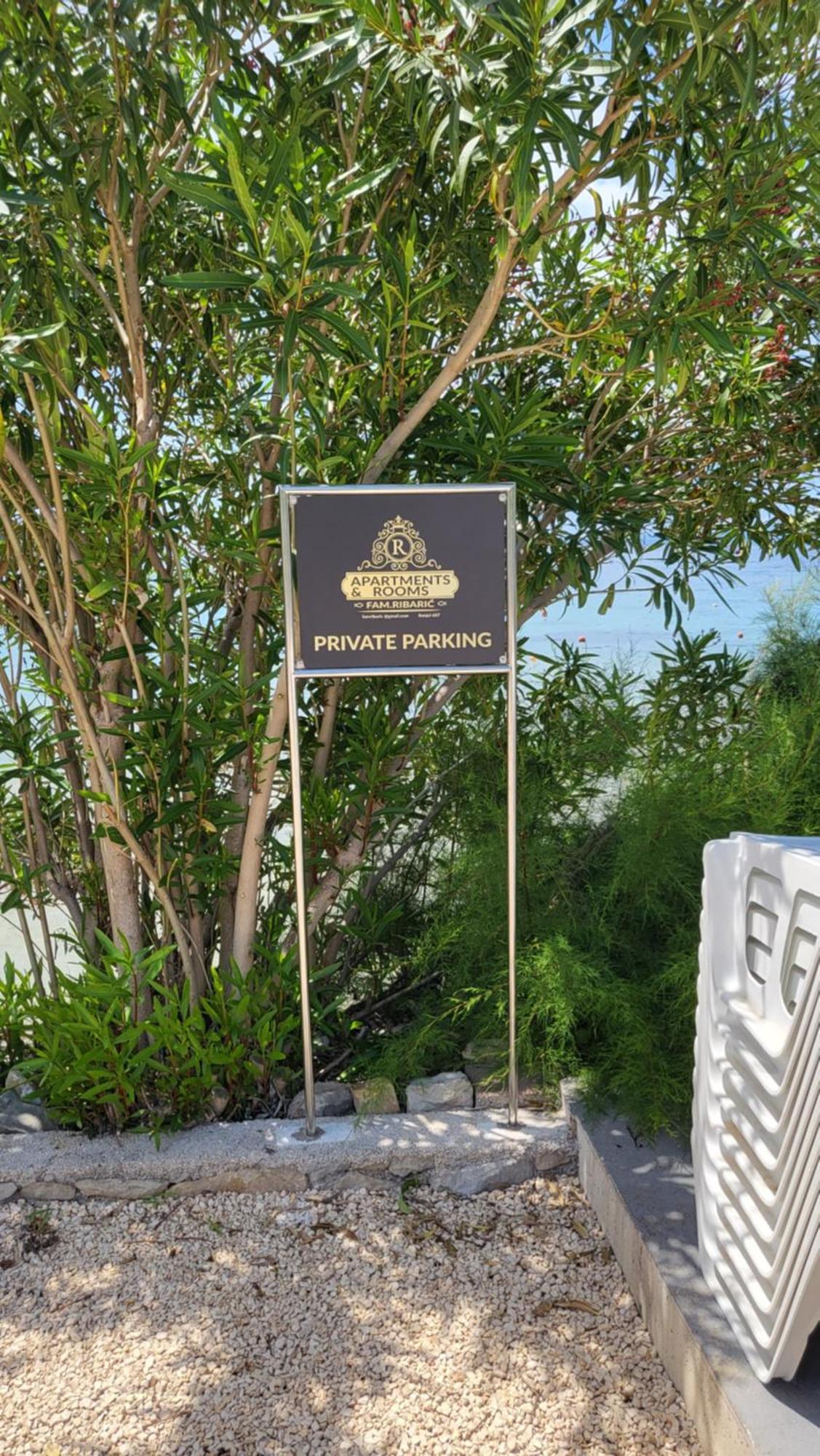 Apartments & Rooms Fam Ribaric Banjol 外观 照片