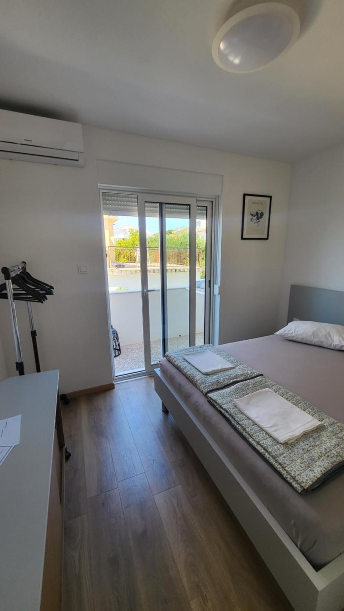 Apartments & Rooms Fam Ribaric Banjol 外观 照片