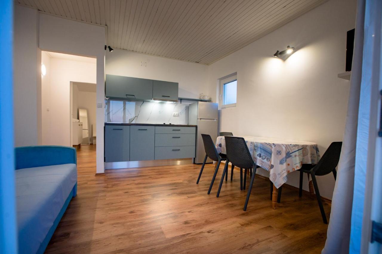 Apartments & Rooms Fam Ribaric Banjol 外观 照片