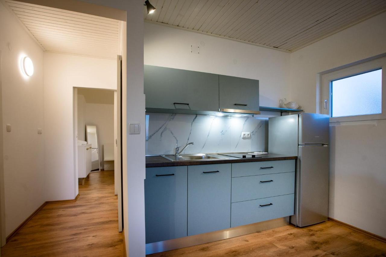 Apartments & Rooms Fam Ribaric Banjol 外观 照片