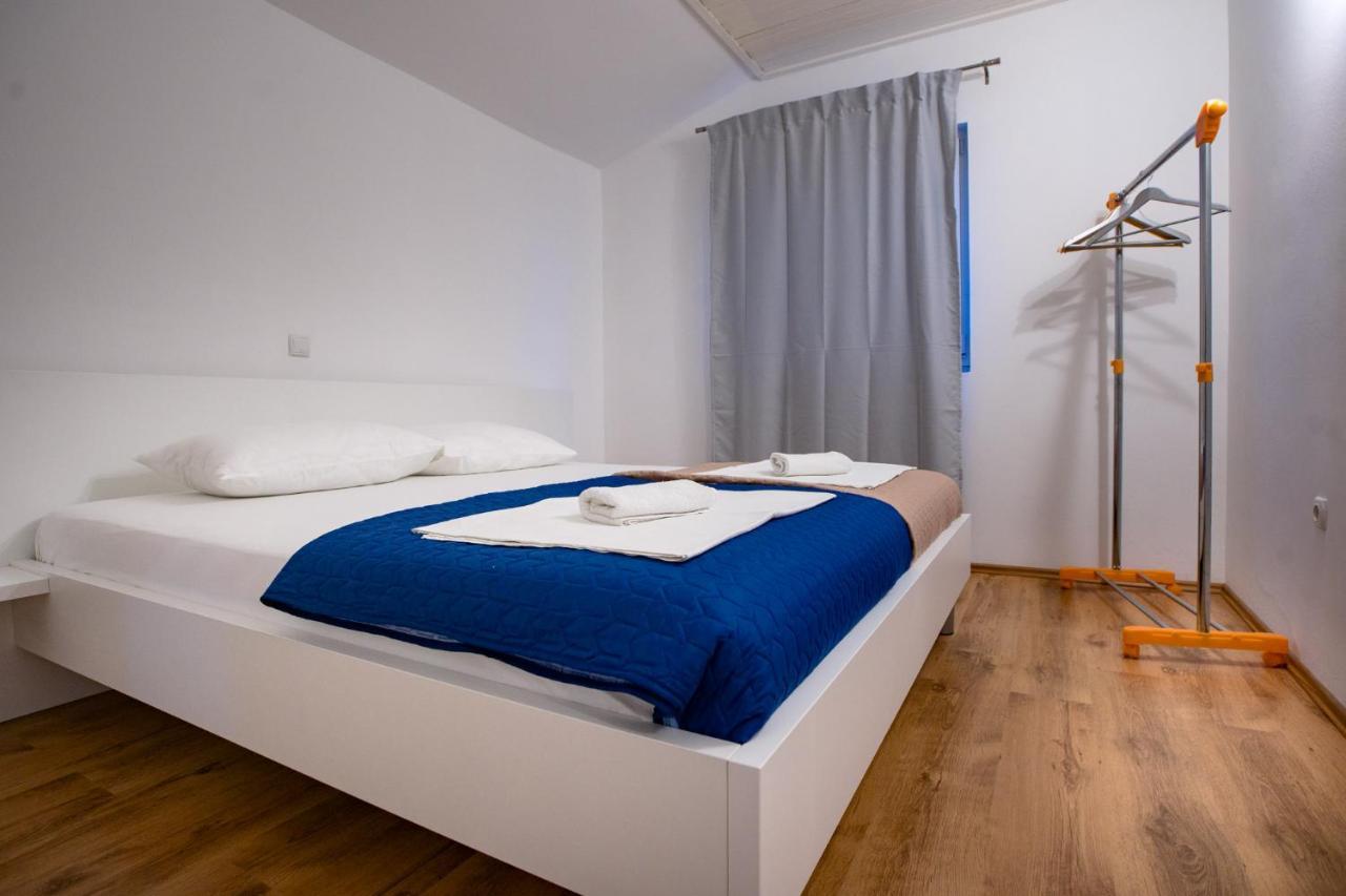 Apartments & Rooms Fam Ribaric Banjol 外观 照片