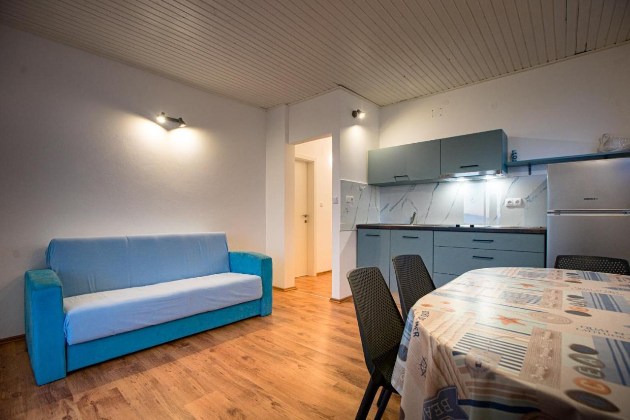 Apartments & Rooms Fam Ribaric Banjol 外观 照片